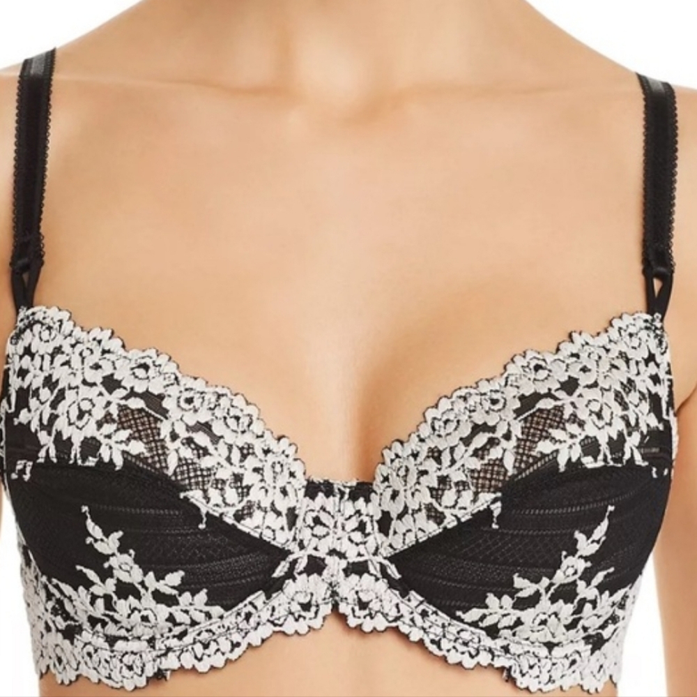 Wacoal Embrace Lace Underwire Bra Size 32DD Black